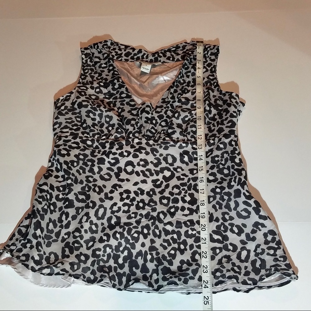 White House Black Market Sleeveless Blouse.    211 - Picture 5 of 6